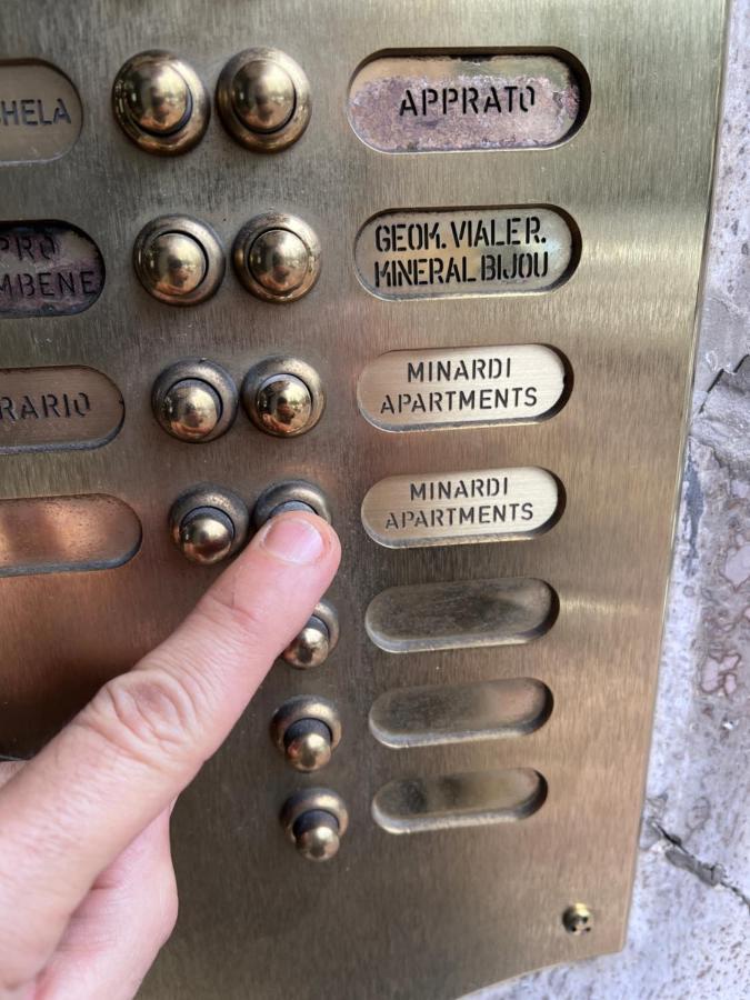 Minardi Apartments Верчелли Экстерьер фото